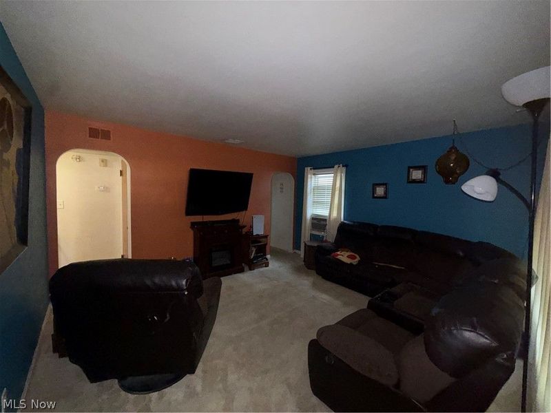 858 Independence Avenue, Akron, OH 44310 Photo 3