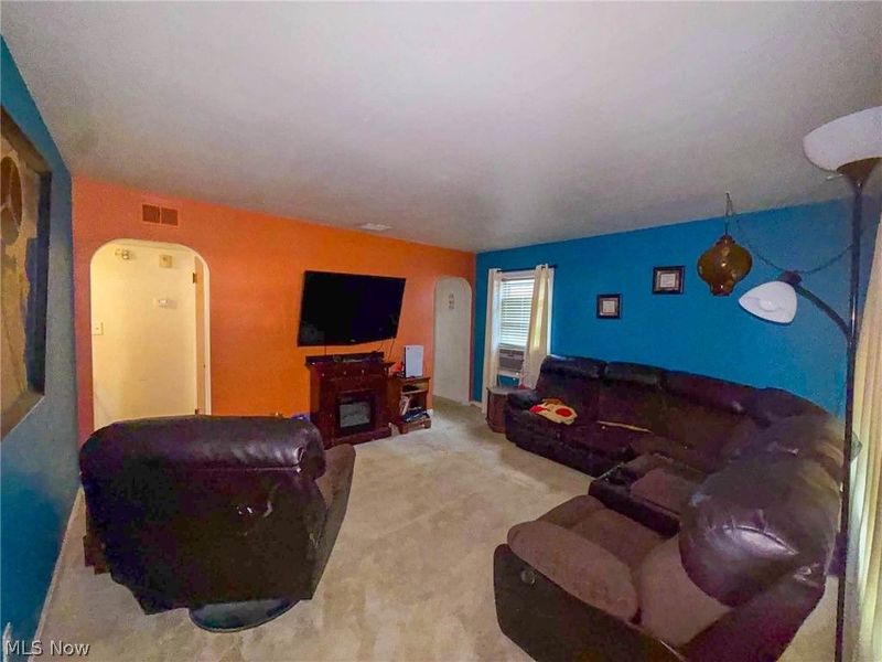 858 Independence Avenue, Akron, OH 44310 Photo 4