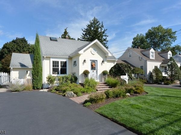 36 Manor Ave, Pequannock, NJ 07444