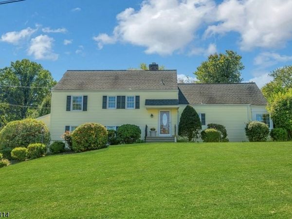 14 Wedgewood Ln, Morris, NJ 07960