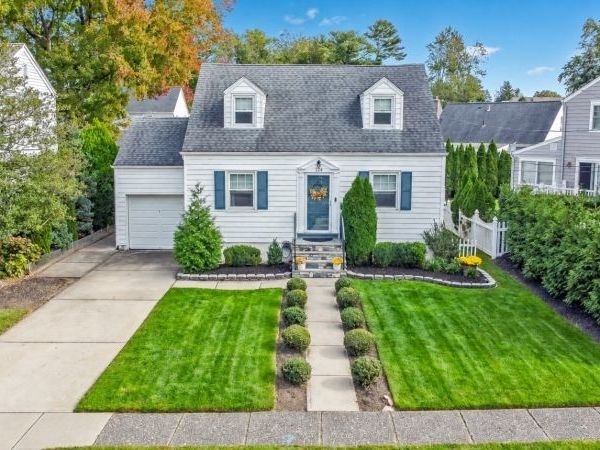 124 Rhoda Ave, Nutley, NJ 07110