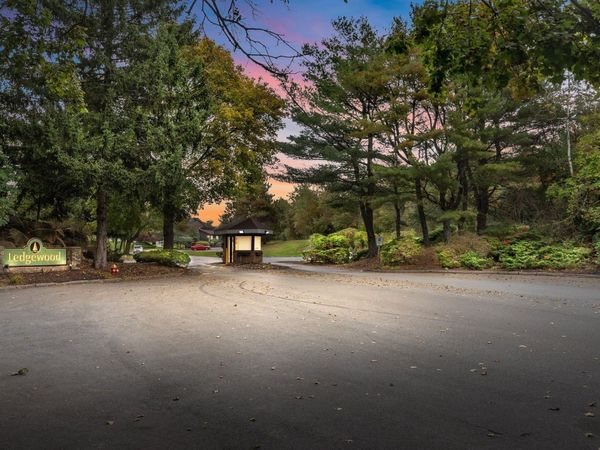 9 Ledgewood Way, Unit 32, Peabody, MA 01960