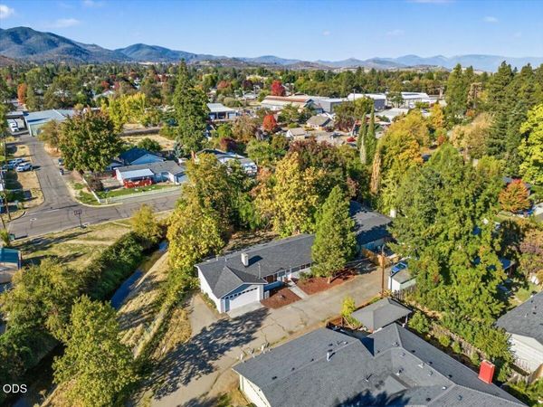 207 Oak Street, Phoenix, OR 97535