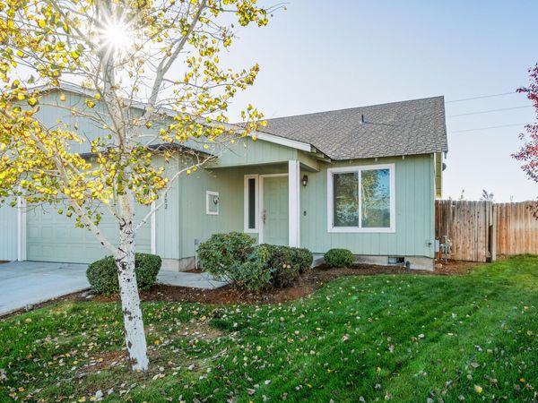 302 SE Leisek Way, Madras, OR 97741