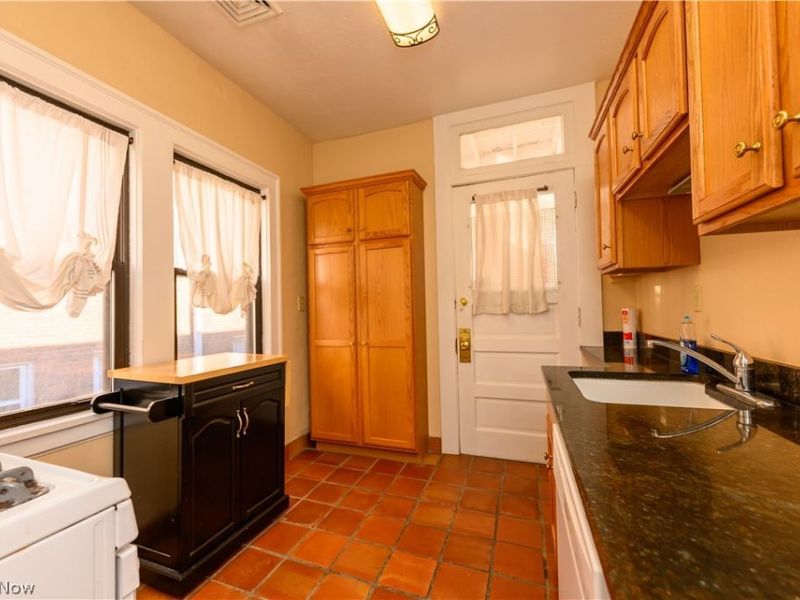 2473 Overlook Road, Unit 8, Cleveland Heights, OH 44106 Photo 10