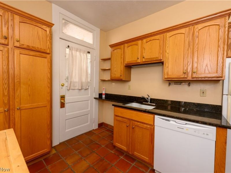 2473 Overlook Road, Unit 8, Cleveland Heights, OH 44106 Photo 11