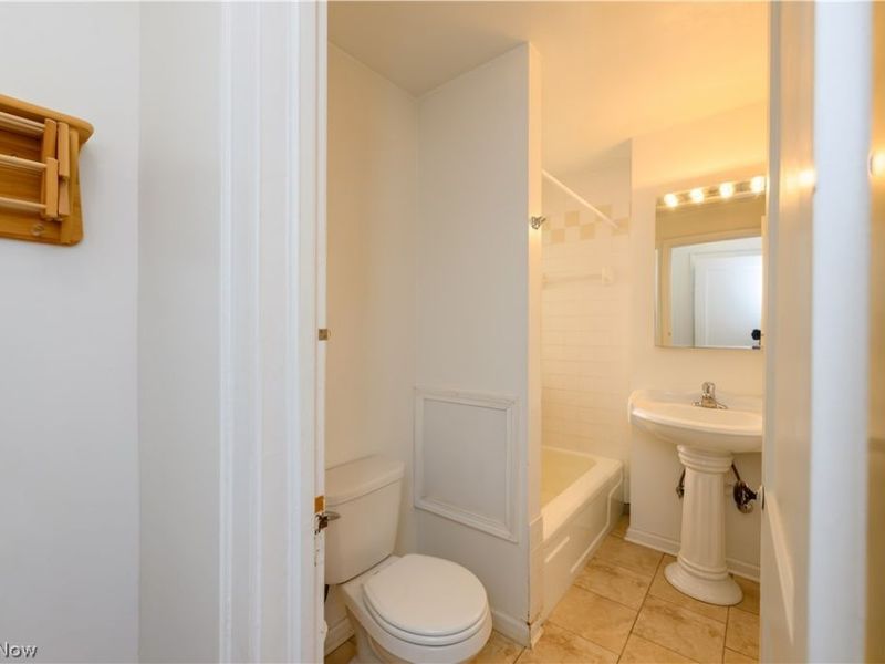 2473 Overlook Road, Unit 8, Cleveland Heights, OH 44106 Photo 16