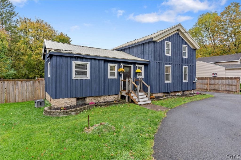 9031 Plainville Road, Baldwinsville, NY 13027 Main Photo