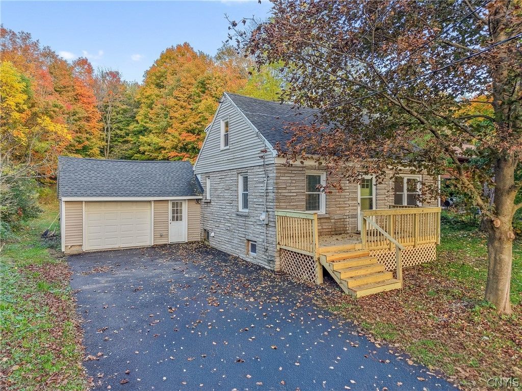 5064 Cedarvale Road, Camillus, NY 13031 Main Photo