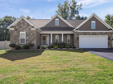 100 Kingsford Lane, Monroe, NY 14559