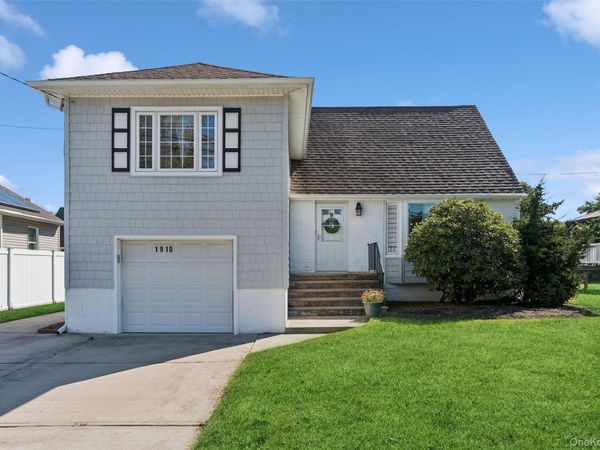 1910 N Jerusalem Road, Bellmore, NY 11710