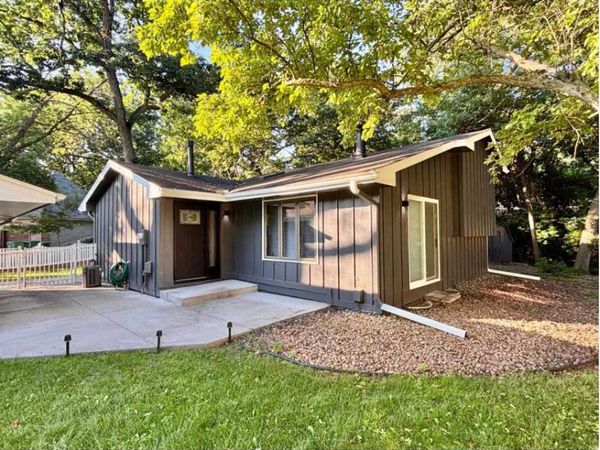 1414 W Danube Road , Fridley, MN 55432