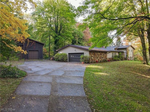 2878 Sunnybrook Road, Mogadore, OH 44260