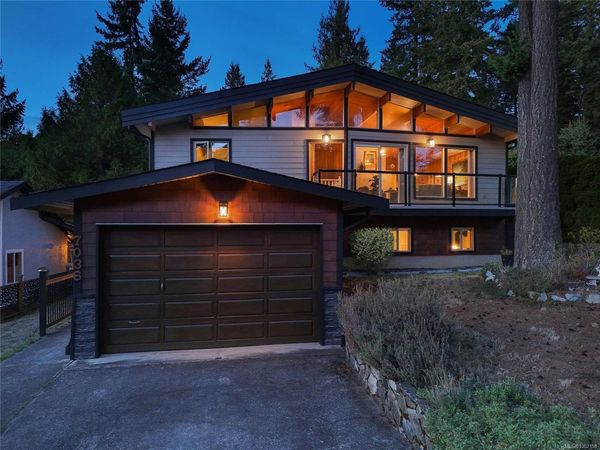 7036 Con-Ada Rd , Central Saanich, BC V8M 1E7