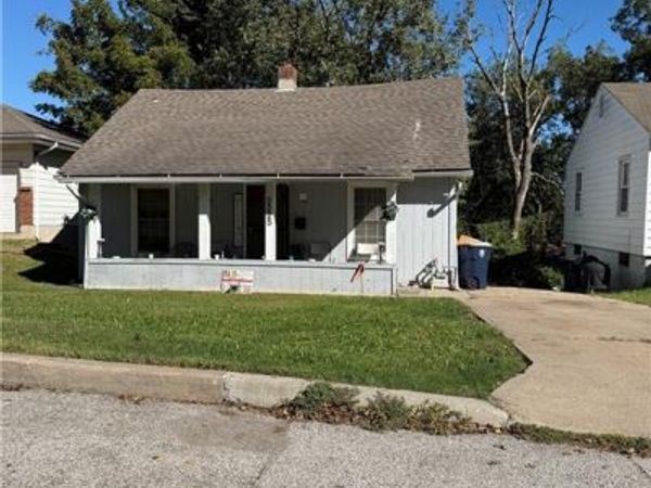 5525 S Benton Avenue, Kansas City, MO 64130