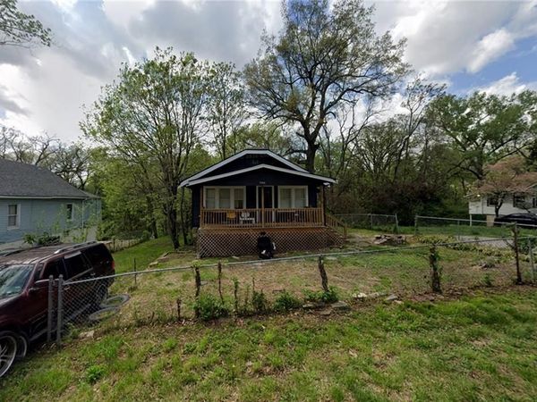 7000 Spruce Street, Kansas City, MO 64132
