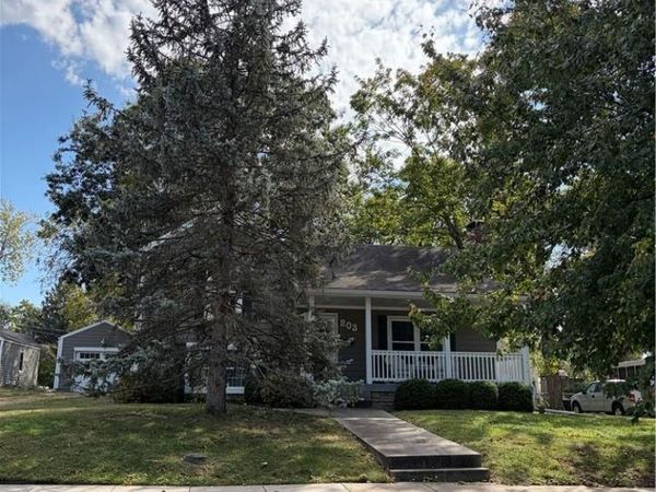 203 SE 4TH Street, Lee's Summit, MO 64063
