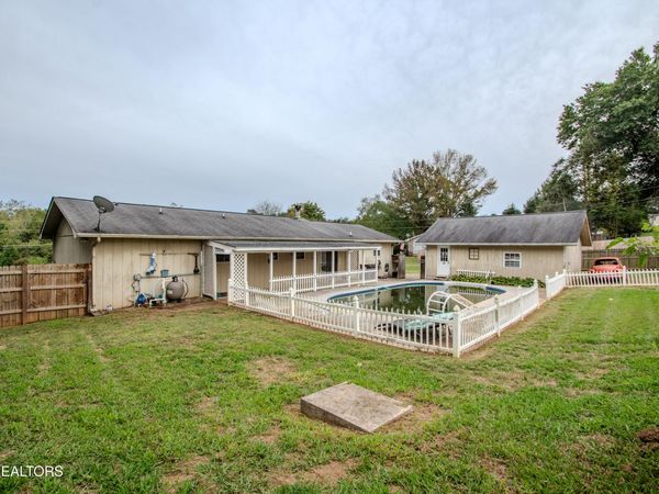 1194 Rawhide Tr, Lenoir City, TN 37772