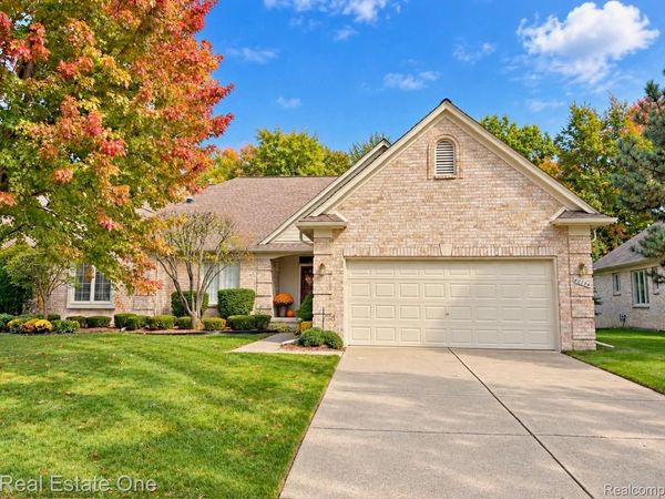 40294 Riverbend Drive, Sterling Heights, Mi 48310