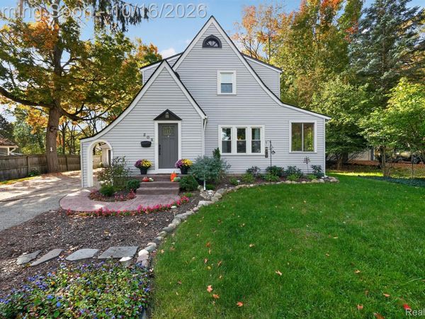 208 E South Holly Road, Fenton, Mi 48430