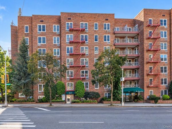 241-20 Northern Boulevard, Unit 4A, Douglaston, NY 11362