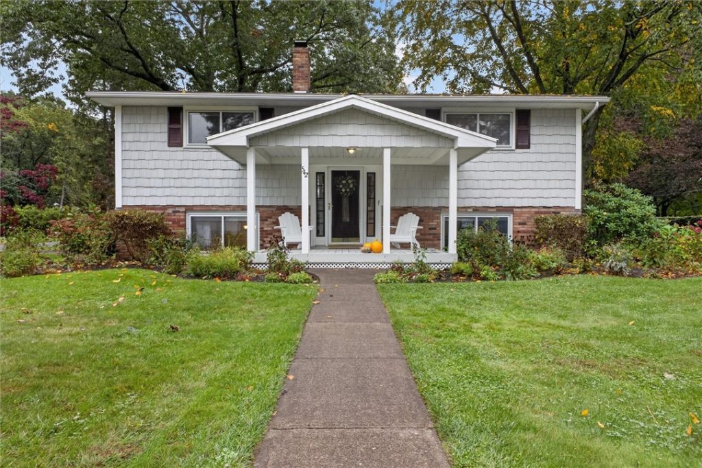 542 Wahlmont Drive , Webster, NY 14580 Main Photo