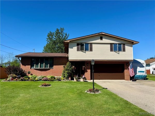 124 Gregory Pl , Grand Island, NY 14072