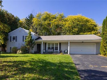 21 Blackwatch Trail , Fairport, NY 14450