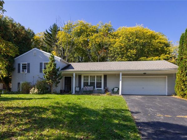 21 Blackwatch Trail , Fairport, NY 14450