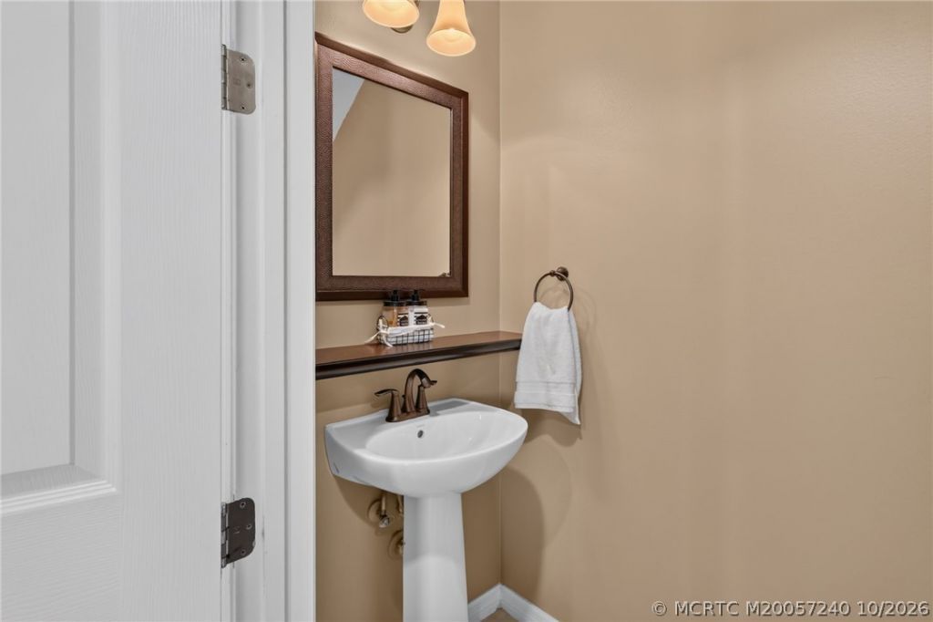 615 SW Glen Crest Way , Stuart, FL 34997 Photo