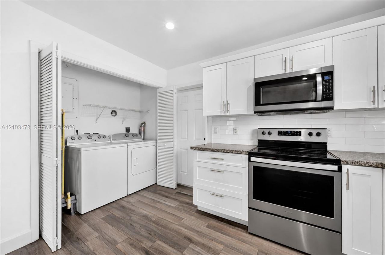 7353 SW 23rd St , Unit Front, Miami, FL 33155 Photo