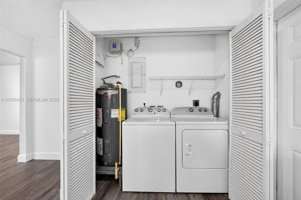 7353 SW 23rd St , Unit Front, Miami, FL 33155 Photo