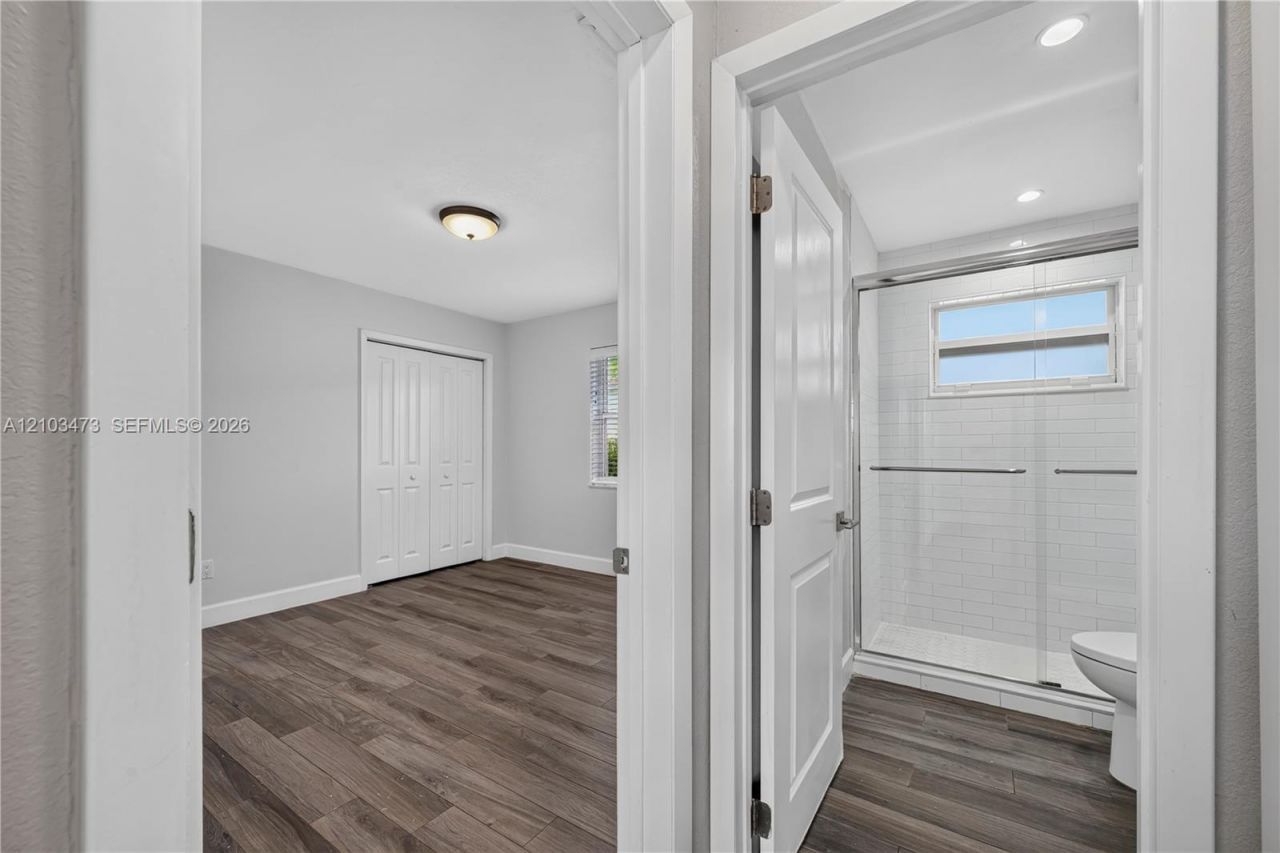 7353 SW 23rd St , Unit Front, Miami, FL 33155 Photo