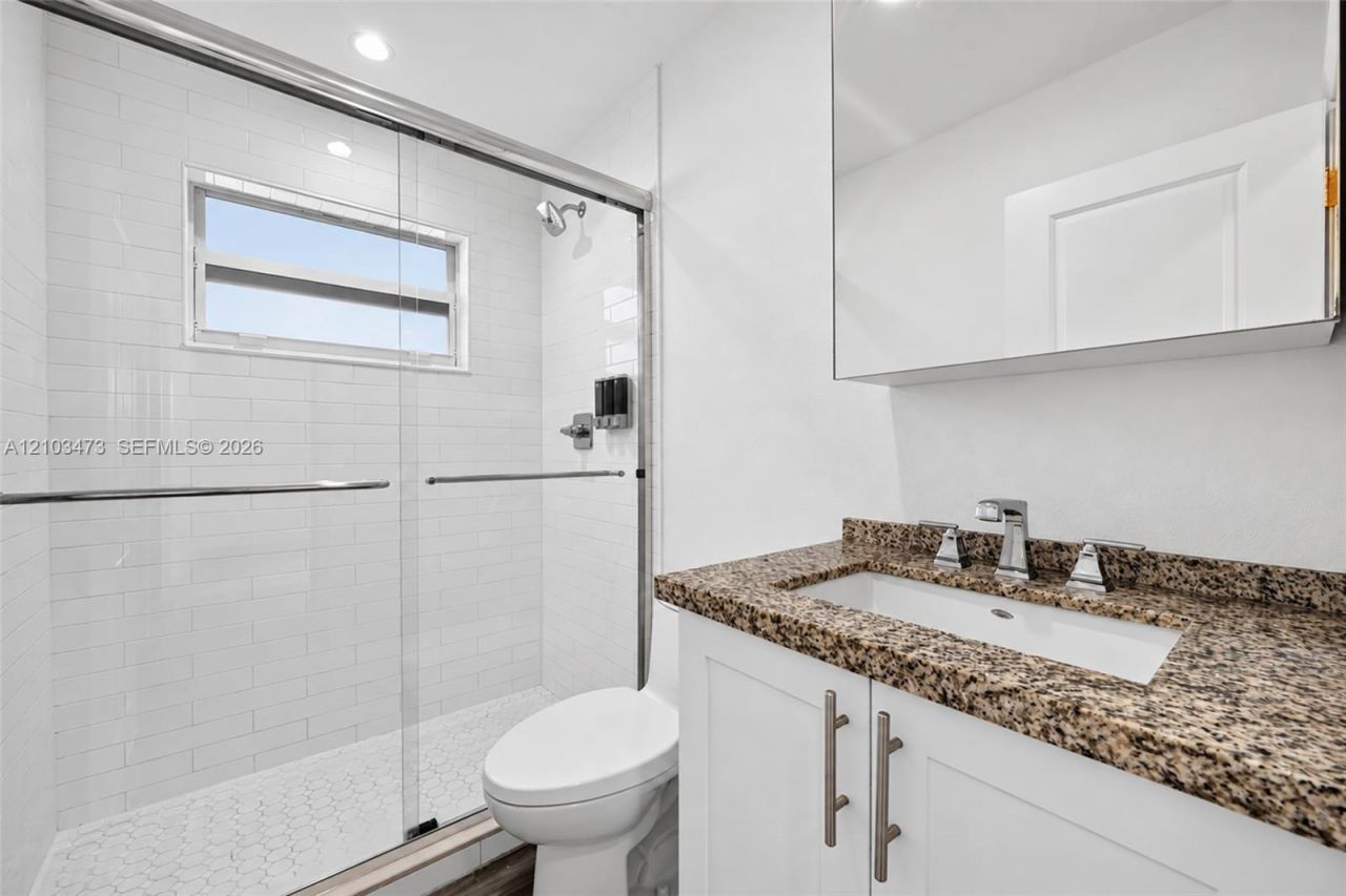 7353 SW 23rd St , Unit Front, Miami, FL 33155 Photo