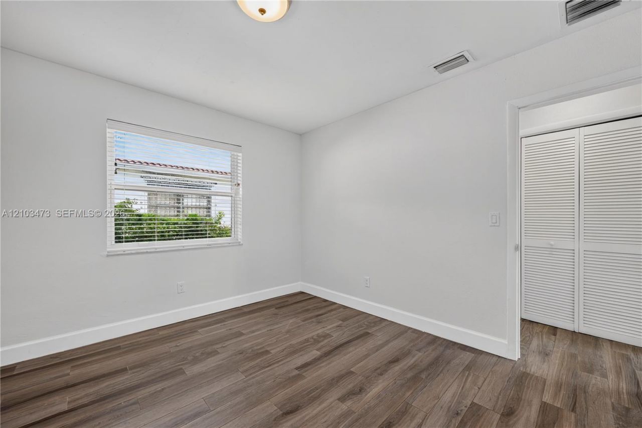 7353 SW 23rd St , Unit Front, Miami, FL 33155 Photo