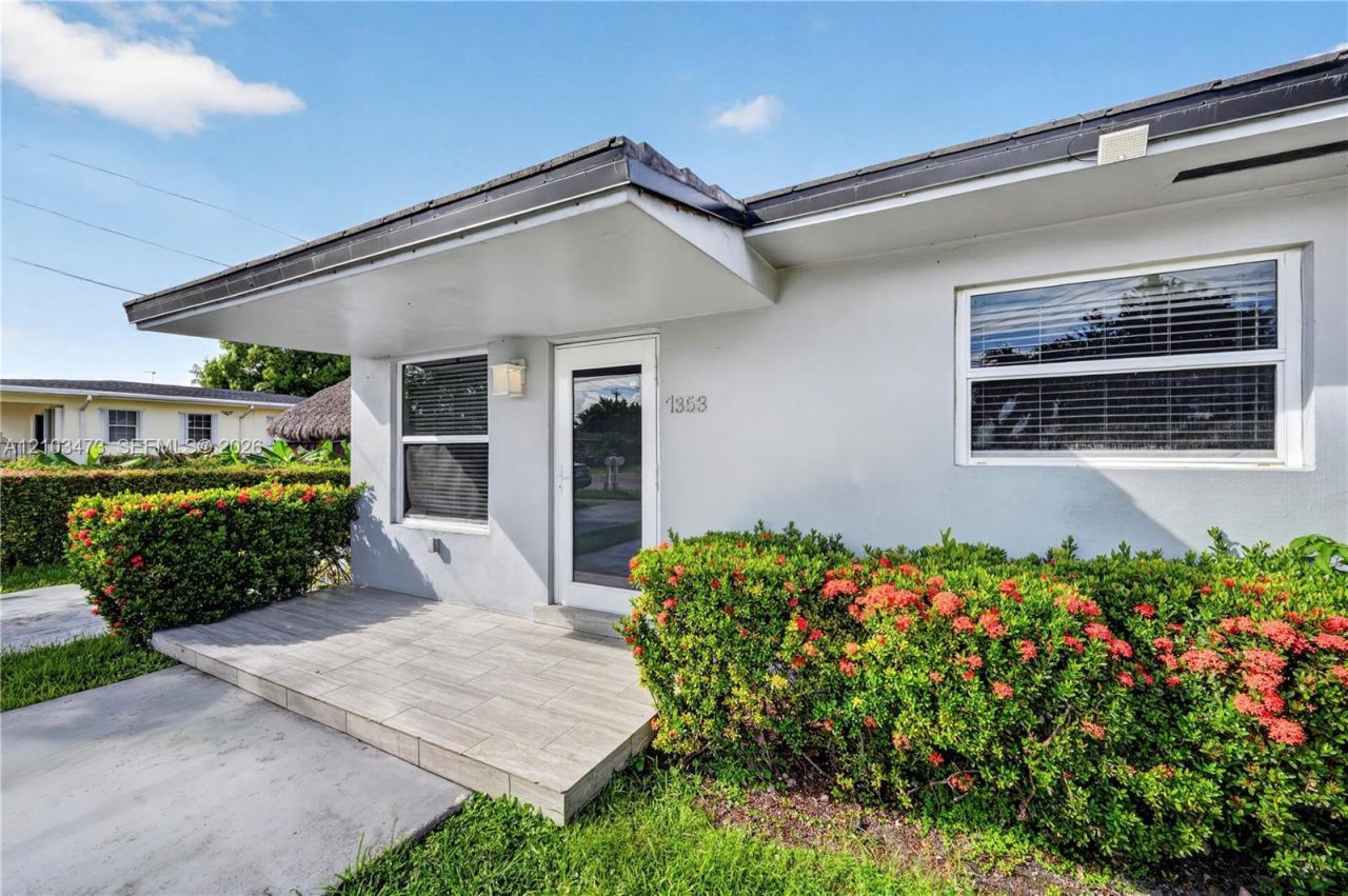 7353 SW 23rd St , Unit Front, Miami, FL 33155 Photo