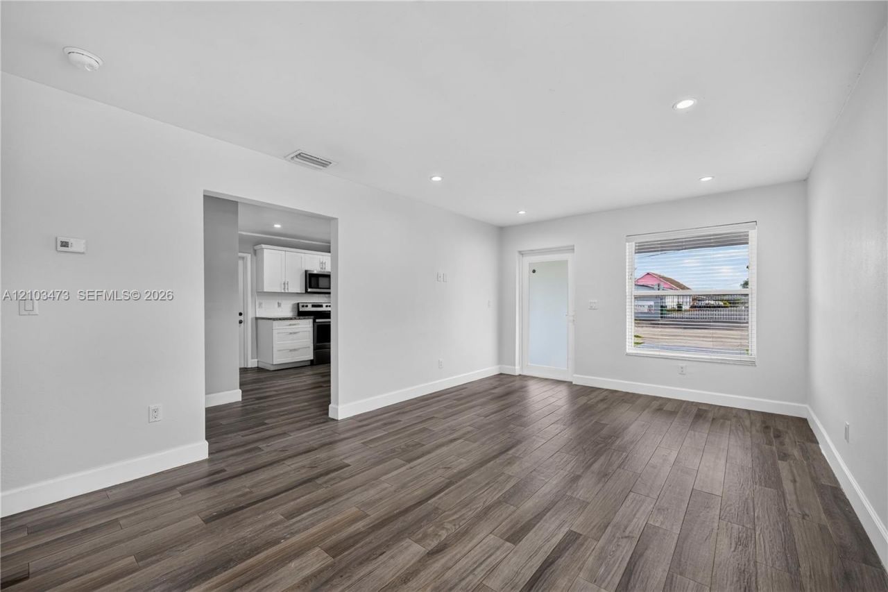7353 SW 23rd St , Unit Front, Miami, FL 33155 Photo