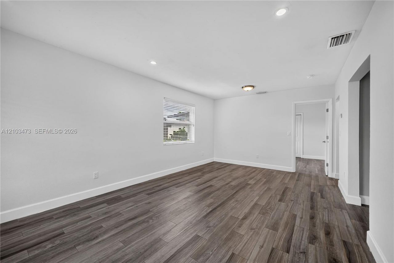 7353 SW 23rd St , Unit Front, Miami, FL 33155 Photo