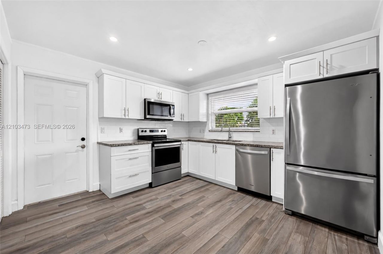 7353 SW 23rd St , Unit Front, Miami, FL 33155 Photo