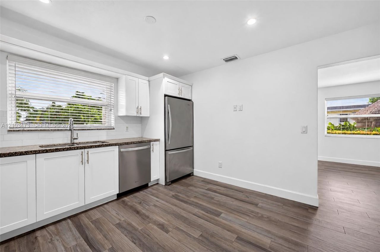 7353 SW 23rd St , Unit Front, Miami, FL 33155 Photo