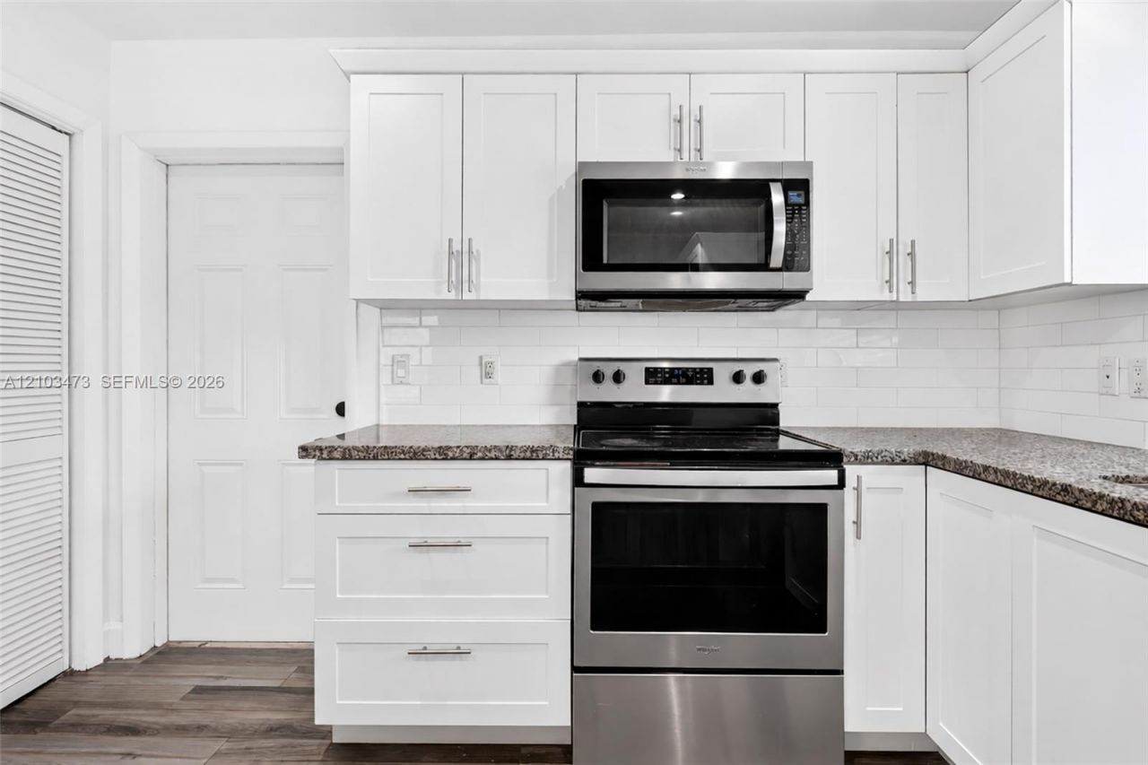 7353 SW 23rd St , Unit Front, Miami, FL 33155 Photo