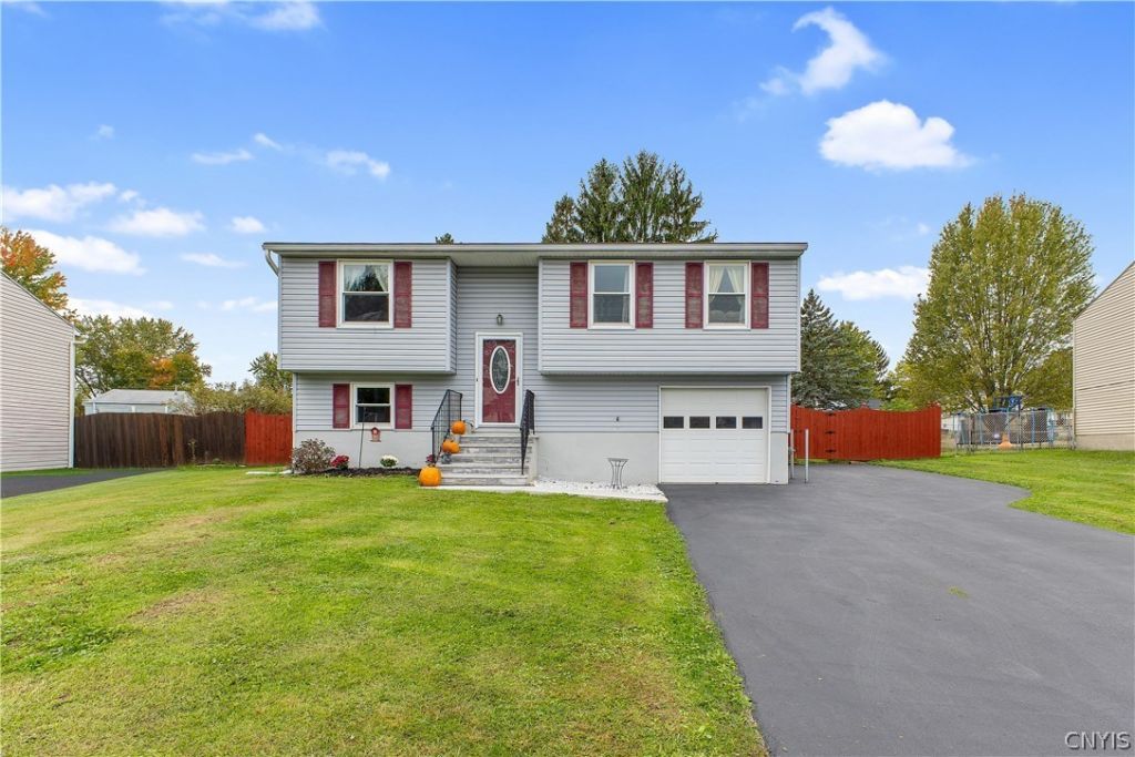 4304 Amblewood Lane , Clay, NY 13041 Main Photo