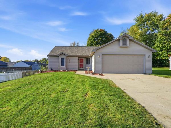 2119 Canyon Drive, Kendallville, IN 46755