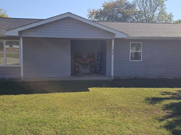 1934 Meadow Drive , West Plains, MO 65775