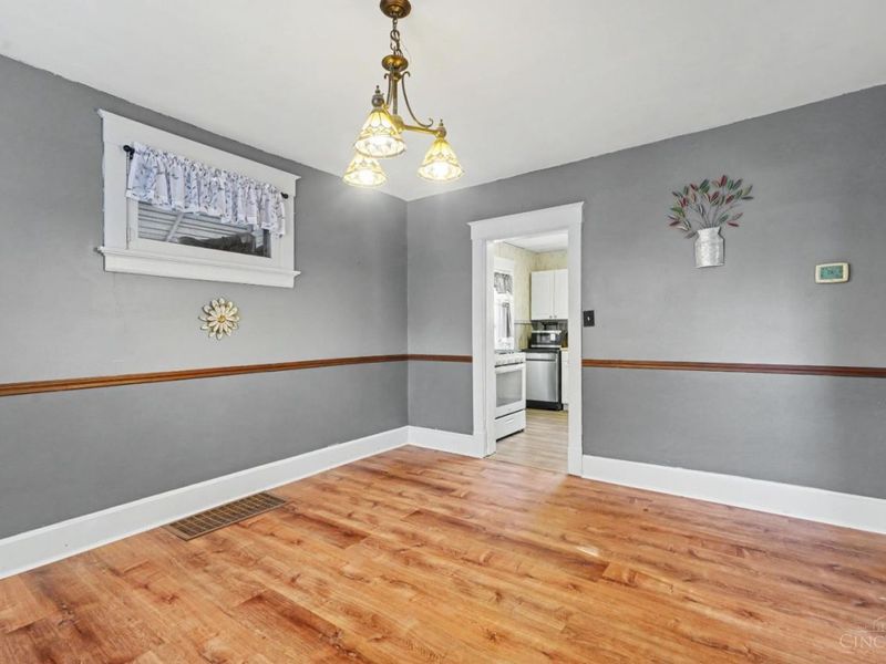 8367 Woodbine Avenue, Cincinnati, OH 45216 Photo 6