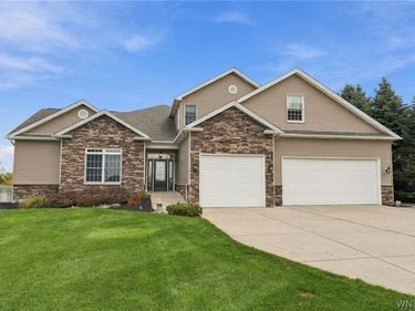 6445 Strickler Road , Clarence, NY 14031