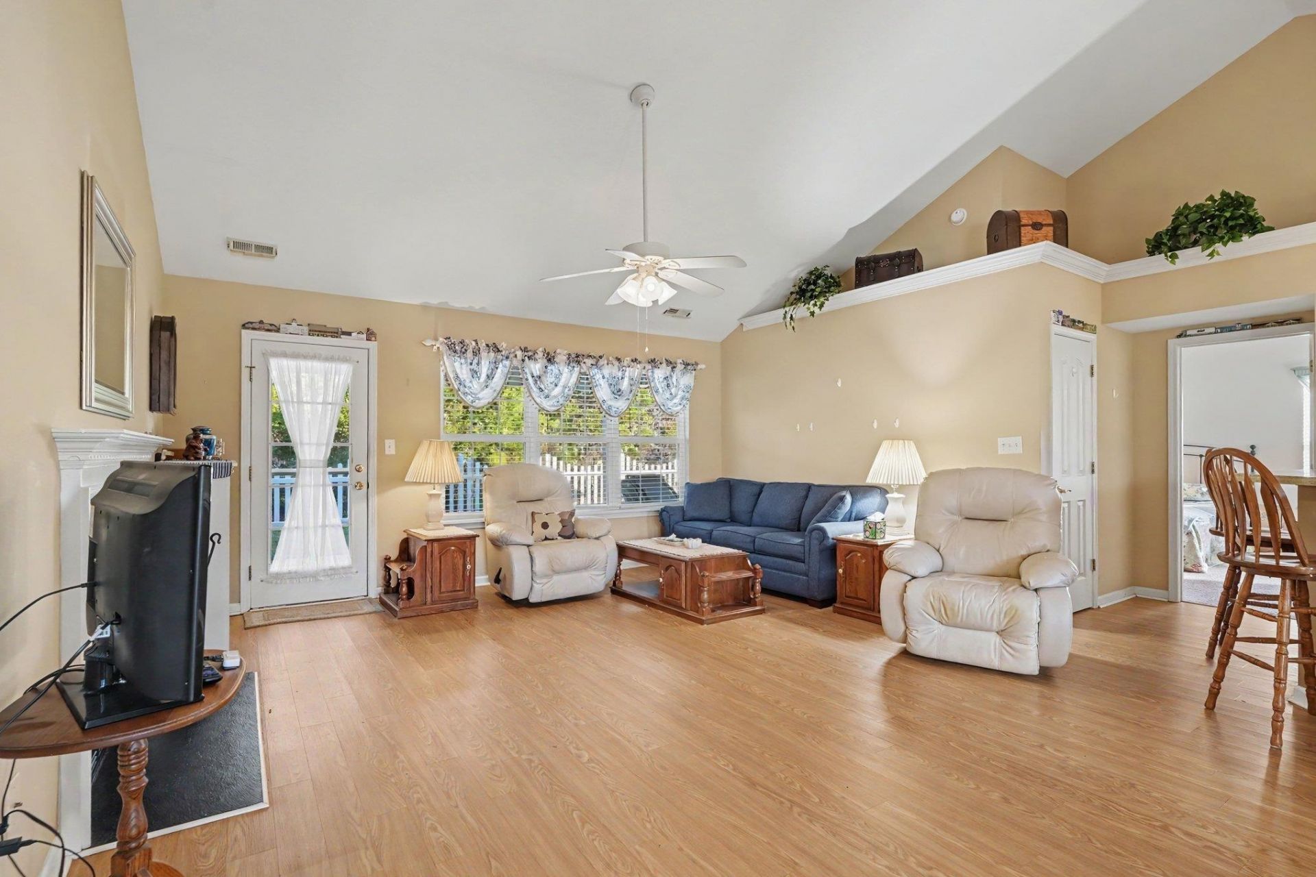3923 Windsor Rd. Photo 4
