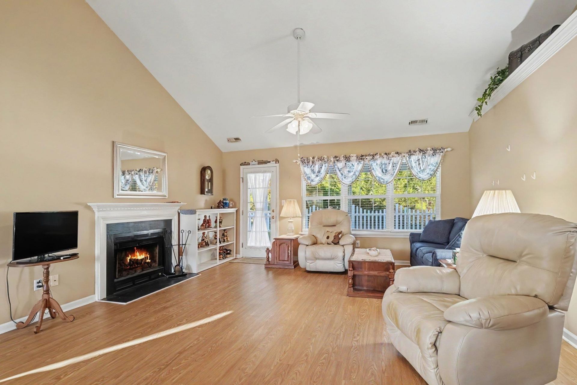 3923 Windsor Rd. Photo 5