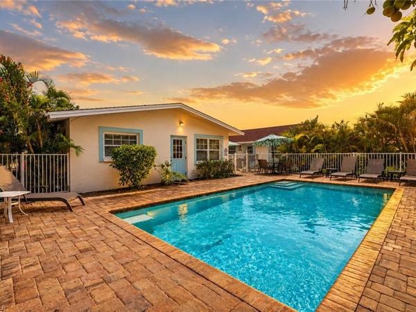 559/563 105th AVE N, NAPLES, FL 34108