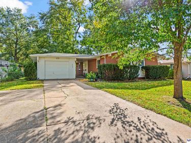 8753 Grand Avenue, Omaha, NE 68134